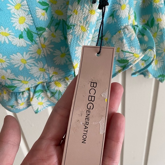 NWT BCBGeneration floral daisy blouse - Picture 4 of 7